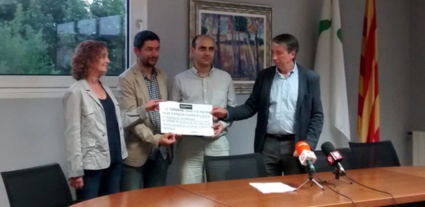 Petrolis ajuda a pagar la multa de la bandera a l’alcalde de Calldetenes